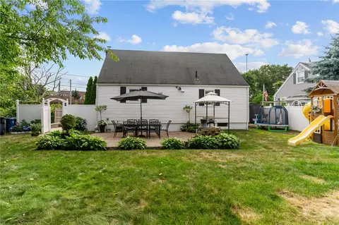 Exterior - 70 Palm Blvd, Warwick, RI 02888 photo 9 of 11