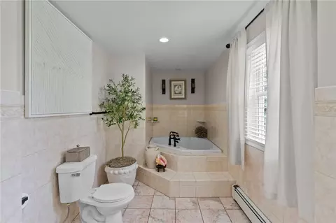 Bath - 70 Palm Blvd, Warwick, RI 02888 photo 2 of 4
