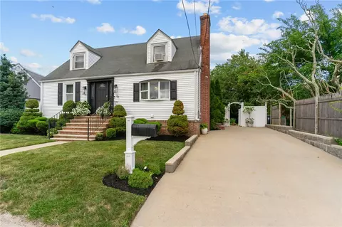 Exterior - 70 Palm Blvd, Warwick, RI 02888 photo 2 of 11