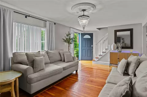 Entry Way - 70 Palm Blvd, Warwick, RI 02888 photo 3 of 5