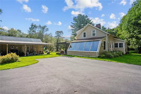 158 Tarklin Rd, Glocester, RI 02814