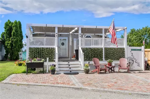 3 Scotty Dr, Portsmouth, RI 02871