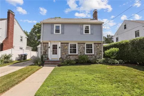 16 Elmcroft Ave, Providence, RI 02908