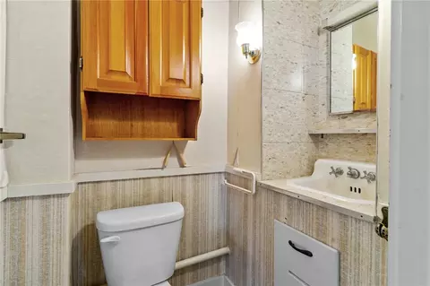 61 Pine St, Woonsocket, RI 02895 photo 31