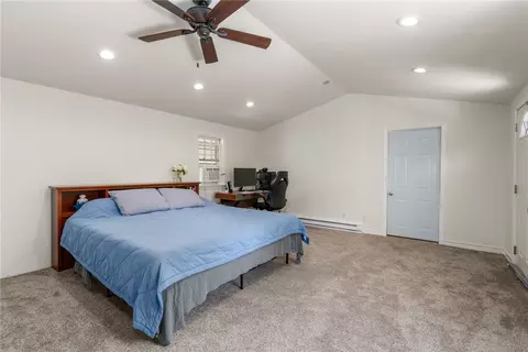 Bedroom - 265 Hunt Ave, Warwick, RI 02886 photo 4 of 4