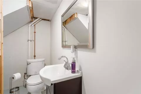 Bath - 265 Hunt Ave, Warwick, RI 02886 photo 2 of 2