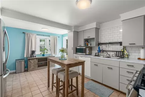 Kitchen - 265 Hunt Ave, Warwick, RI 02886 photo 4 of 4