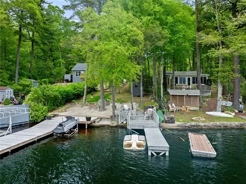 25 Melissa Ln, Burrillville, RI 02859