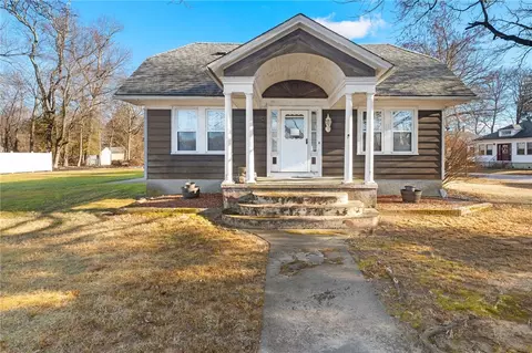 133 New London Ave, Warwick, RI 02886