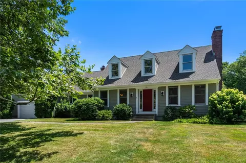 29 Blue Grass Dr, Middletown, RI 02842