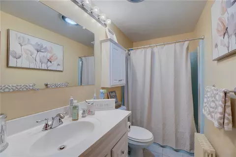 Bath - 66 Tower St, Westerly, RI 02891 photo 3 of 3