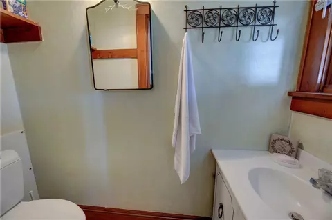 Bath - 66 Tower St, Westerly, RI 02891 photo 2 of 3