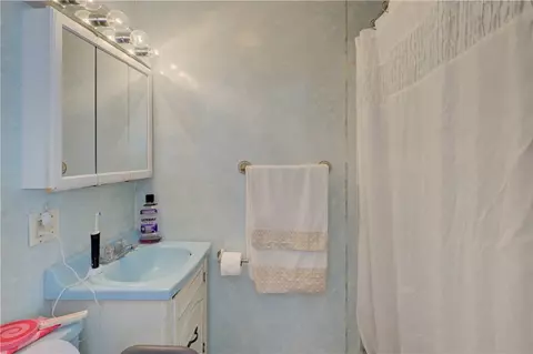 Bath - 66 Tower St, Westerly, RI 02891 photo 1 of 3