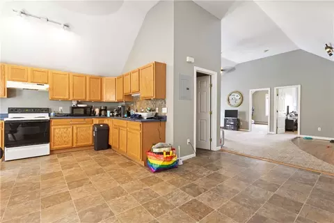 Entry Way - 7 Trent St, Woonsocket, RI 02895 photo 2 of 2