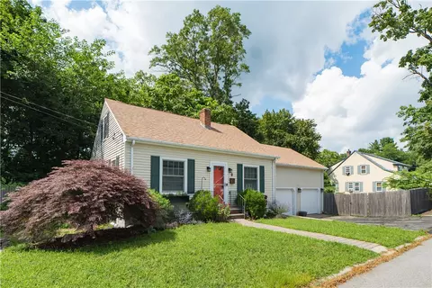 9 Crossland Rd, West Warwick, RI 02893