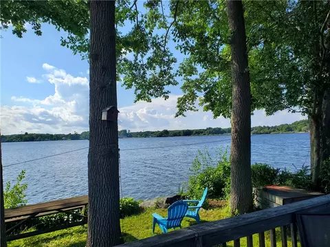 95 Mohawk St, Coventry, RI 02816