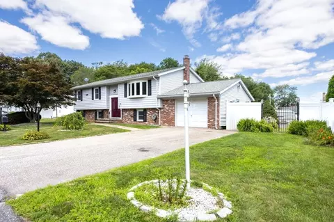 21 Beacon St, Johnston, RI 02919
