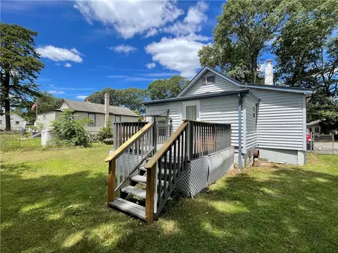 32 Salix St, Warwick, RI 02889 photo 11