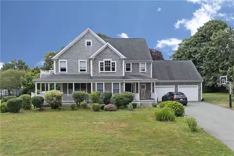 9 Prospect Ln, Portsmouth, RI 02871