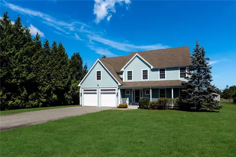 99 Lilac Ln, Portsmouth, RI 02871