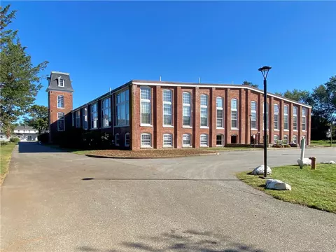 40 Web Ave #214, North Kingstown, RI 02852
