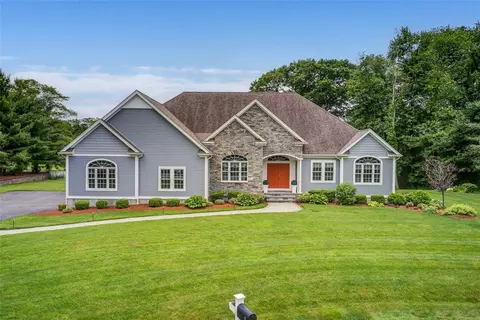 6 Kenwood Ct, Seekonk, MA 02771