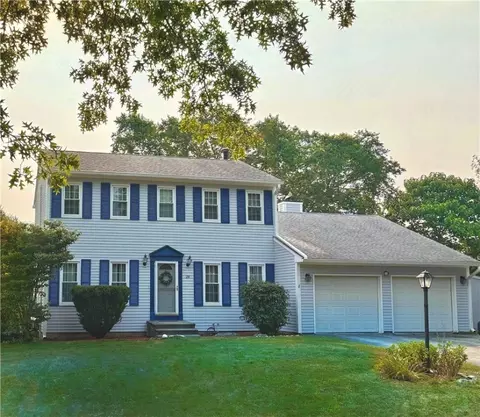 28 Mast Ct, Middletown, RI 02842
