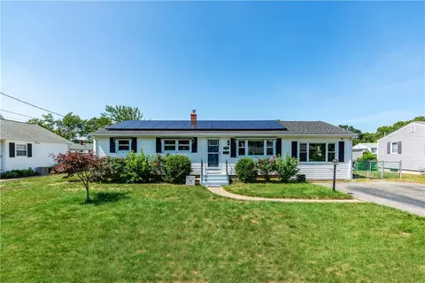 43 Deerfield Dr, Warwick, RI 02886