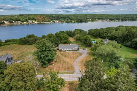 190 Nanaquaket Rd, Tiverton, RI 02878