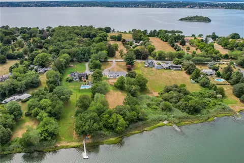 190 Nanaquaket Rd, Tiverton, RI 02878