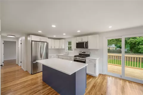 28 Wesleyan Ave, Warwick, RI 02886