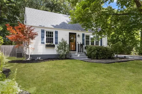 70 Rosemary Dr, North Kingstown, RI 02852