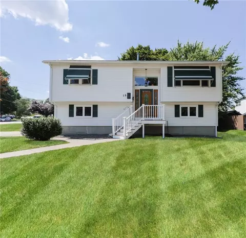 15 Blue Jay Dr, Cranston, RI 02920