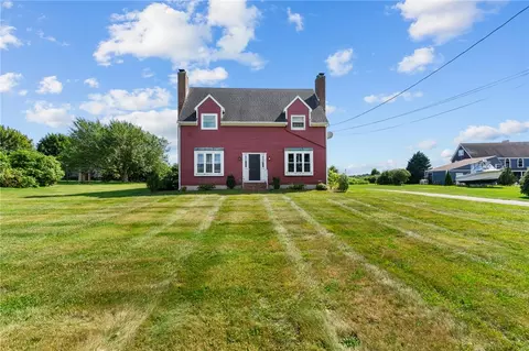 223 Oliphant Ln, Middletown, RI 02842