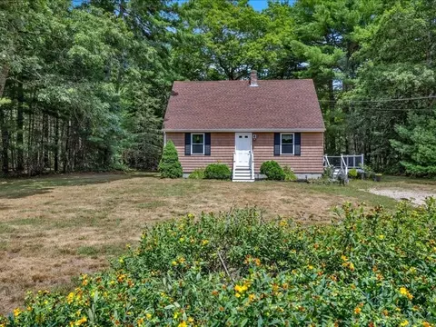 37 Riverview Dr, Charlestown, RI 02813