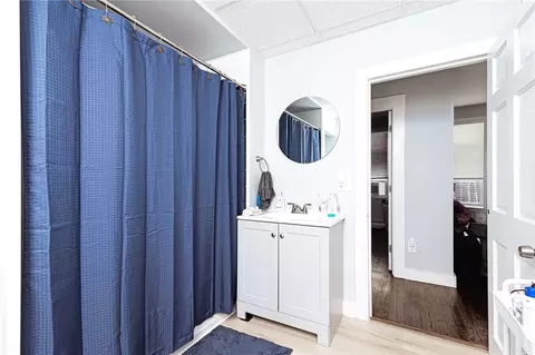 Bath - 81 Pierce St, Westerly, RI 02891 photo 2 of 3