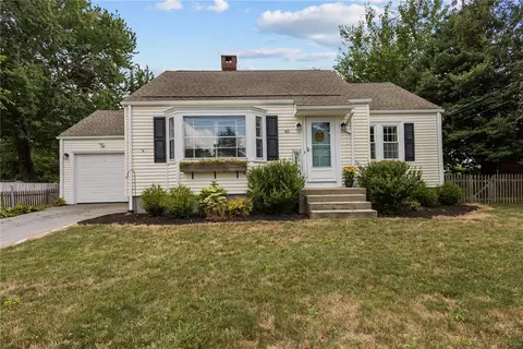 65 Circuit Dr, Riverside, RI 02915