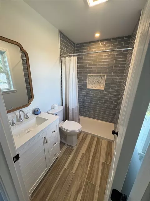 Bath - 16 George St, Warwick, RI 02888 photo 4 of 4