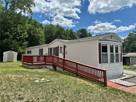 35 Sherwood Valley Ln, Coventry, RI 02816