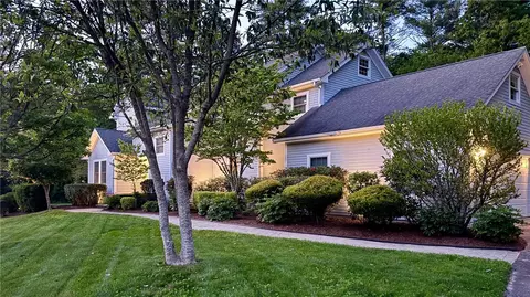 15 Shadow Ridge Dr, Richmond, RI 02812
