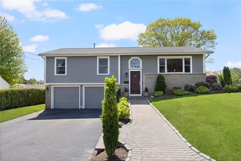 26 Leawood Dr, Cranston, RI 02920