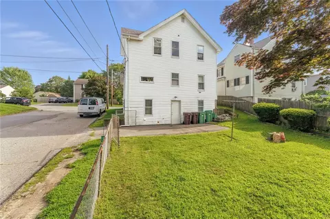 40 Baxter St, Woonsocket, RI 02895 photo 23