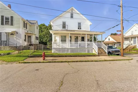 40 Baxter St, Woonsocket, RI 02895 photo 2