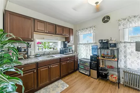 40 Baxter St, Woonsocket, RI 02895 photo 8