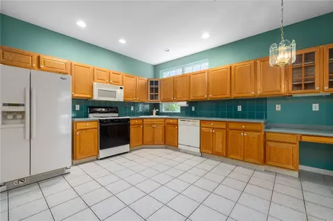 Kitchen - 24 Intervale Rd, Smithfield, RI 02917 photo 1 of 3