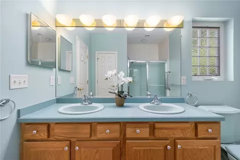 Bath - 24 Intervale Rd, Smithfield, RI 02917 photo 1 of 3