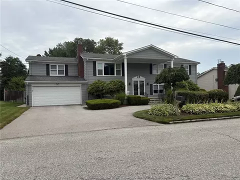 19 Oakhurst Dr, Greenville, RI 02828