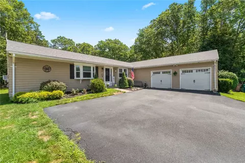 216 Cranston St, Woonsocket, RI 02895