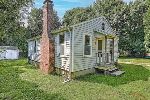 9 Courtland Dr, Narragansett, RI 02882
