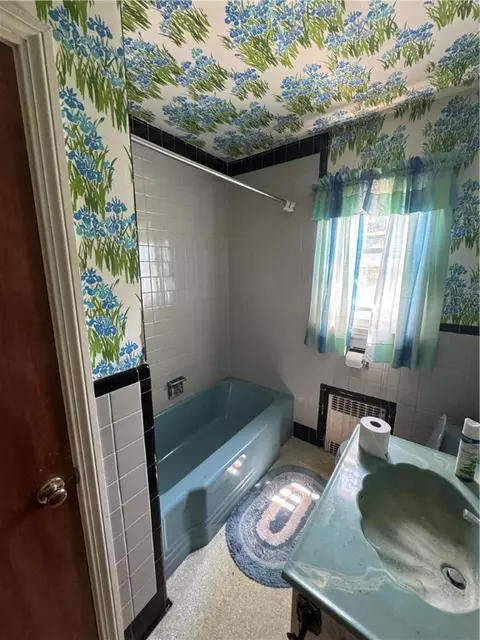 Bath - 55 Ward Ave, Westerly, RI 02891 photo 2 of 2